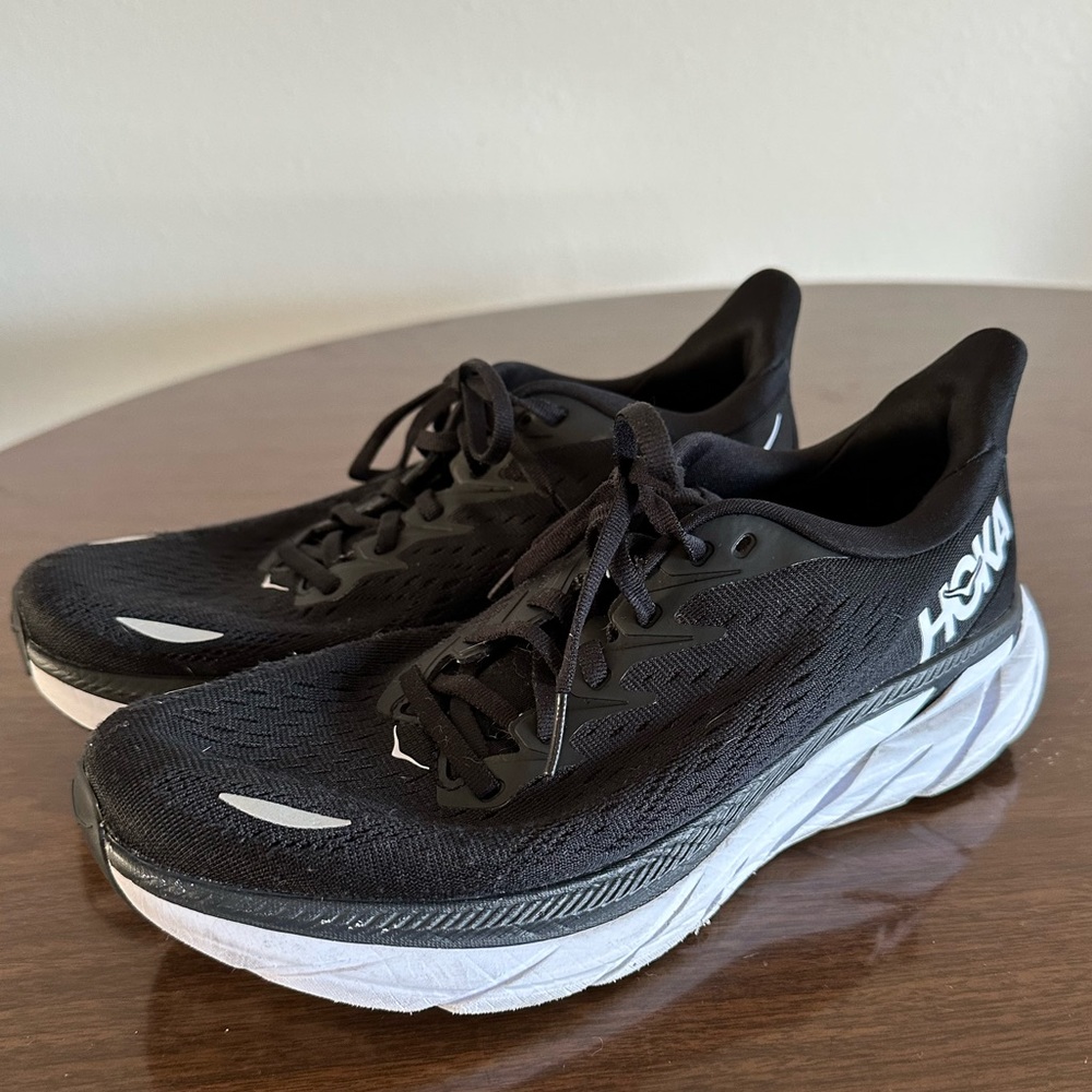 Hoka Clifton 8 Black size 8.5